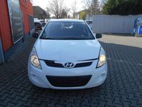 Gebraucht Hyundai i20 Classic 86 PS (63 kW) 2013 Weiß Kleinwagen