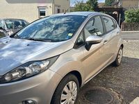 Gebraucht Ford Fiesta Titanium 82 PS (60 kW) 2012 Silber Limousine
