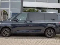 Gebraucht VW Multivan Style 150 PS (110 kW) 2023 Starlight blue metallic (metallic) Van / Kleinbus