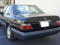 Gebraucht Mercedes E300 136 PS (100 kW) 1994 Schwarz Limousine