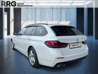 Gebraucht BMW 520 Performance 190 PS (139 kW) 2023 Mineralweiss metallic Kombi