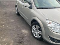 Gebraucht Opel Astra 105 PS (77 kW) 2008 Silber Limousine