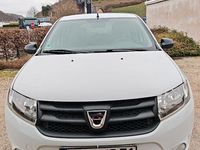 Gebraucht Dacia Sandero 75 PS (55 kW) 2014 Weiß Limousine