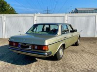 Gebraucht Mercedes 200 109 PS (80 kW) 1982 Grün Limousine