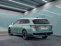 Gebraucht VW Passat R-line 193 PS (141 kW) 2024 Grün Kombi
