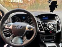 Usata Ford Focus 109 CV (80 kW) 2013 Andere farben Station wagon