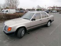 Gebraucht Mercedes E230 132 PS (97 kW) 1988 Bronze Limousine