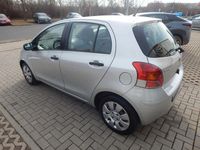 Gebraucht Toyota Yaris Cool 101 PS (74 kW) 2009 Merlansilber mica metallic Kleinwagen