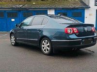 Gebraucht VW Passat 140 PS (102 kW) 2007 Blau Limousine
