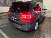 Gebraucht VW Sharan Comfortline 150 PS (110 kW) 2017 Grau Van / Kleinbus