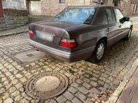 Gebraucht Mercedes E220 150 PS (110 kW) 1994 Andere farben Limousine