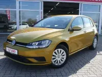 Gebraucht VW Golf VII Trendline 110 PS (80 kW) 2017 Gold Kleinwagen