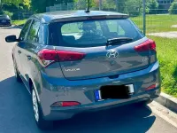 Gebraucht Hyundai i20 Trend 101 PS (74 kW) 2016 Grau Kleinwagen