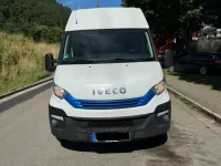 Gebraucht Iveco Daily 136 PS (100 kW) 2018 Weiß Van / Kleinbus