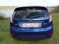 Gebraucht Ford Fiesta 101 PS (74 kW) 2015 Indicblau Limousine
