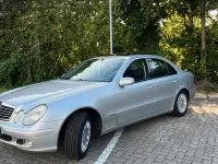 Gebraucht Mercedes E220 150 PS (110 kW) 2002 Silber Limousine