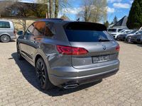 gebraucht VW Touareg R-Line 3,0 TDI 4M AHK 21 Black