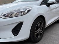 Gebraucht Ford Fiesta Trend 101 PS (74 kW) 2019 Weiß Kleinwagen