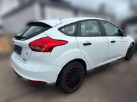 Gebraucht Ford Focus Ambiente 101 PS (74 kW) 2016 Weiß Kleinwagen
