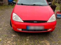 Usado Ford Focus 80 CV (58 kW) 1999 Rojo Berlina
