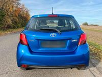Gebraucht Toyota Yaris 69 PS (50 kW) 2015 Blau Kleinwagen