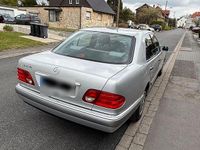 Gebraucht Mercedes E230 150 PS (110 kW) 1996 Silber Limousine