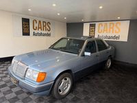 Second-hand Mercedes E230 132 CP (97 kW) 1991 Albastru Berlinǎ