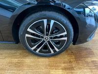 Gebraucht Mercedes CLA200 Progressive 163 PS (119 kW) 2024 Kosmosschwarz Coupé