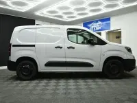 Gebraucht Opel Combo 131 PS (96 kW) 2023 Weiß Van / Kleinbus