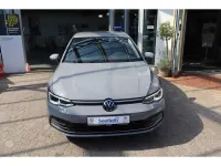 Gebraucht VW Golf VIII Style 131 PS (96 kW) 2024 Grau Limousine