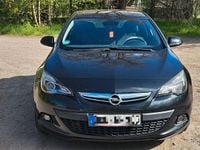 Używany Opel Astra GTC Edition 101 KM (74 kW) 2012 Czarny Sedan/Limuzyna