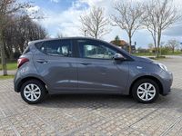 Gebraucht Hyundai i10 Select 67 PS (49 kW) 2018 Grau Kleinwagen