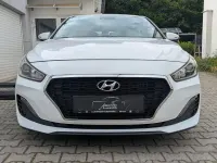 Gebraucht Hyundai i30 Select 120 PS (88 kW) 2020 Polar white Limousine