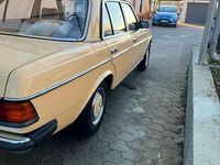 Gebraucht Mercedes 200 109 PS (80 kW) 1983 Beige Limousine