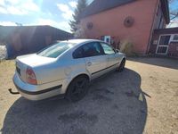 Usata VW Passat 101 CV (74 kW) 2005 Grigio Berlina