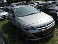 Gebraucht Opel Astra Edition 140 PS (102 kW) 2014 Silbersee/perl silber (m2) Kombi