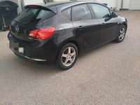 Usata Opel Astra 140 CV (102 kW) 2014 Nero Berlina