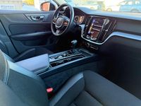 Gebraucht Volvo V60 Momentum 150 PS (110 kW) 2020 Schwarz Kombi