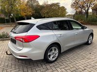 Gebraucht Ford Focus Cool & Connect 125 PS (91 kW) 2020 Silber Kombi