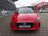 Gebraucht Hyundai i30 Pure 120 PS (88 kW) 2018 Rot Kombi