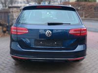 Gebraucht VW Passat Highline 179 PS (131 kW) 2016 Blau Kombi