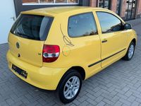 Gebraucht VW Fox Basis 75 PS (55 kW) 2005 Gelb Kleinwagen