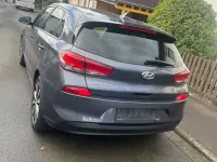 Gebraucht Hyundai i30 120 PS (88 kW) 2017 Blau Limousine