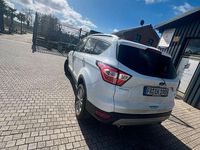 Gebraucht Ford Kuga 175 PS (128 kW) 2018 Weiß SUV