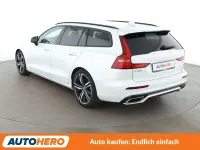 Gebraucht Volvo V60 R-Design 190 PS (139 kW) 2020 Crystal white Kombi