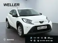 Gebraucht Toyota Aygo Play 72 PS (52 kW) 2023 Super (pure) white ii (weiss) Kleinwagen