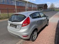 Gebraucht Ford Fiesta Titanium 95 PS (69 kW) 2012 Silber Kleinwagen