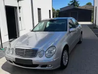 Gebraucht Mercedes E220 150 PS (110 kW) 2002 Silber Limousine