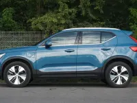 Używany Volvo XC40 211 KM (155 kW) 2022 Niebieski SUV
