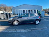 Gebraucht Toyota Auris Basis 99 PS (72 kW) 2011 Schwarz Kleinwagen